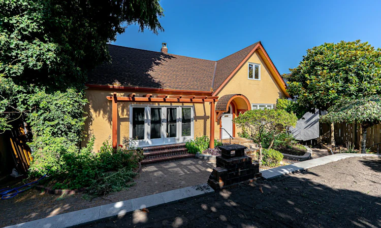 4327 Locarno Crescent