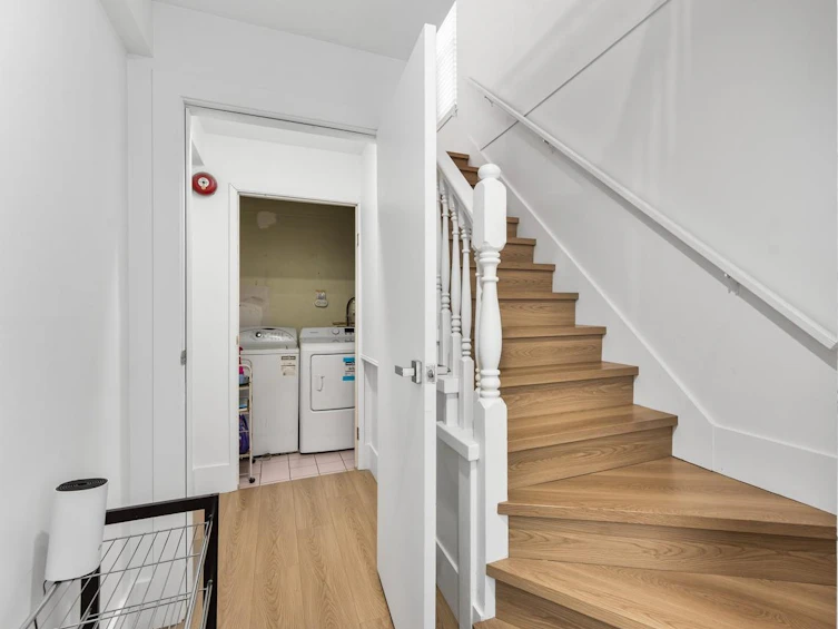 310 16th Avenue, Vancouver, BC, V5T 2T6 - 2