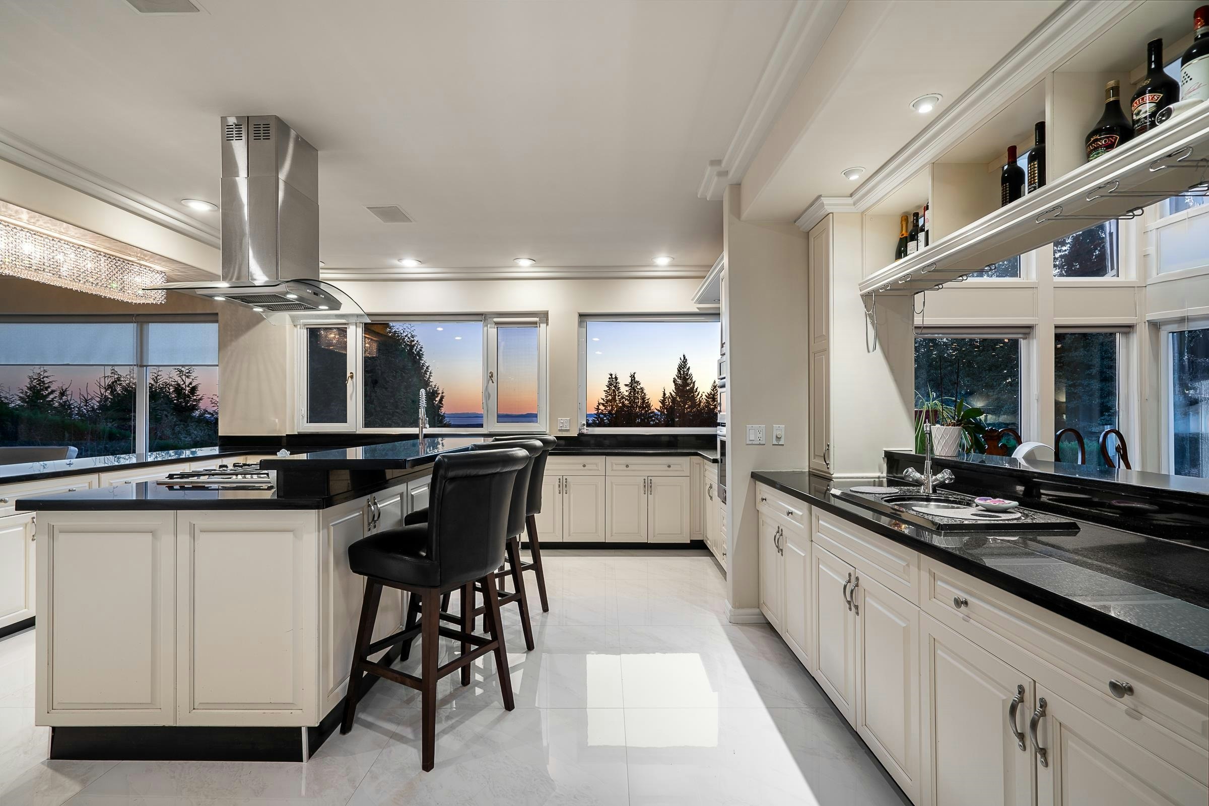 1562 Pinecrest Drive, West Vancouver, BC, V7S 3E8 - 14