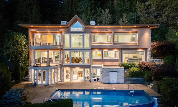 1562 Pinecrest Drive