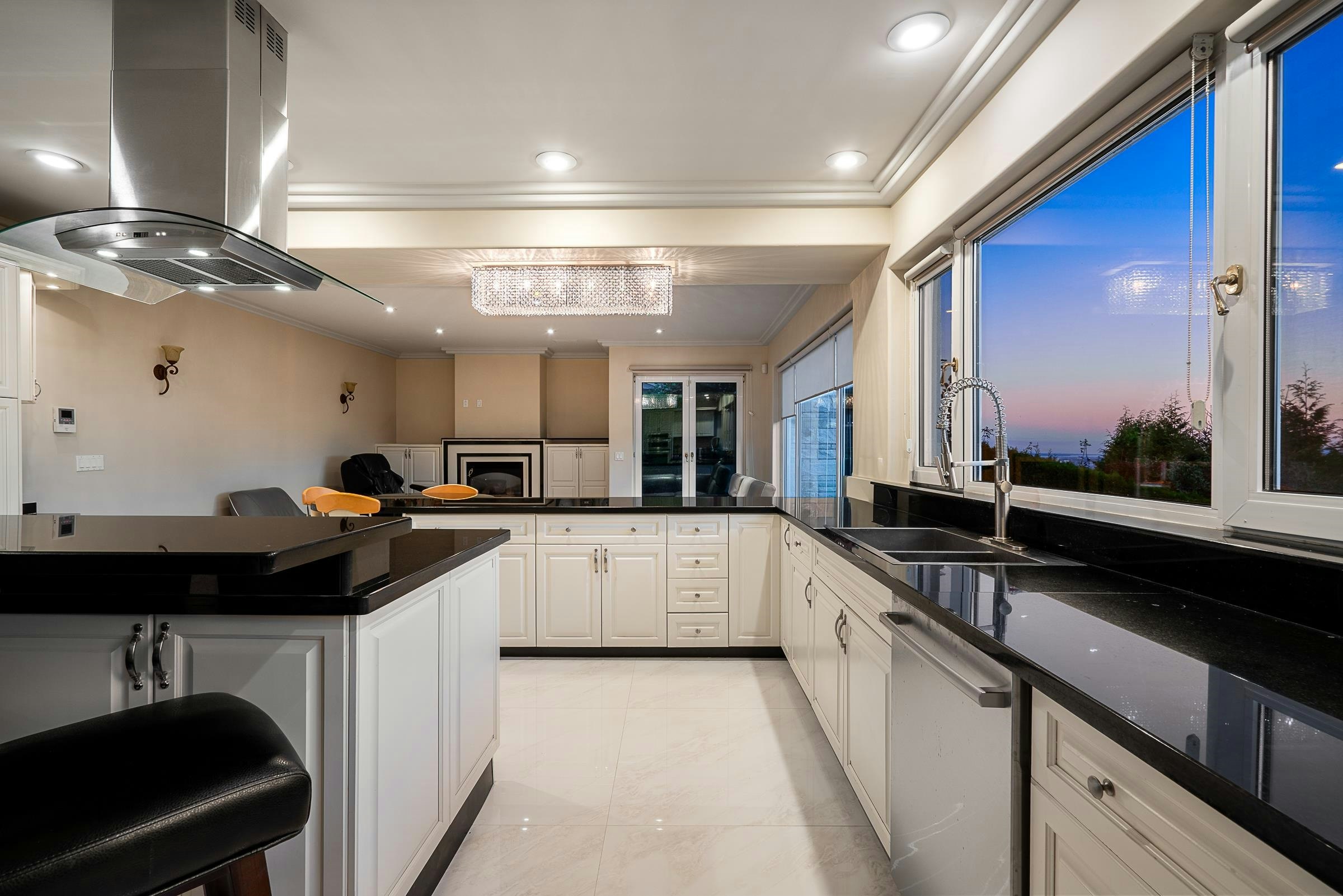 1562 Pinecrest Drive, West Vancouver, BC, V7S 3E8 - 16