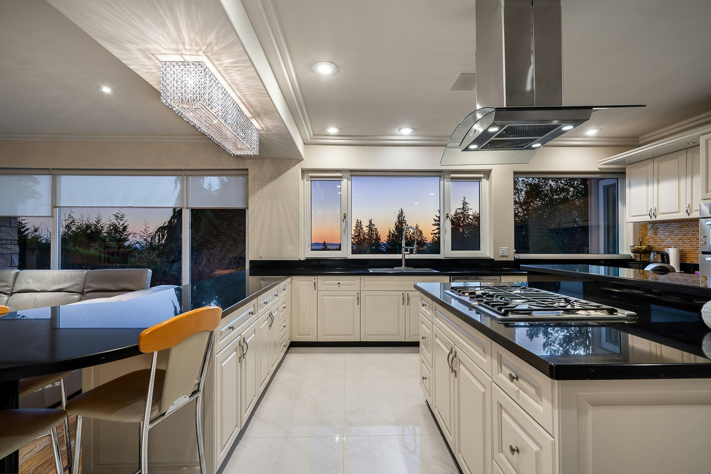 1562 Pinecrest Drive, West Vancouver, BC, V7S 3E8 - 15