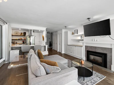 101-1702 Chesterfield Avenue - 4