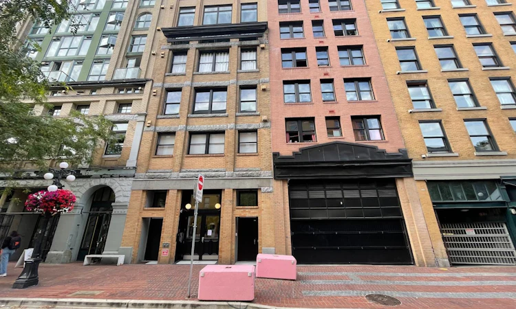 704-27 Alexander Street