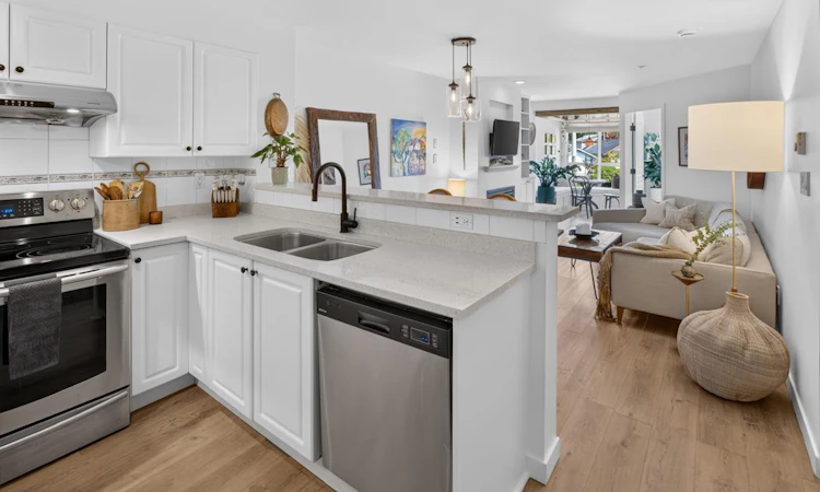 309-760 Kingsway