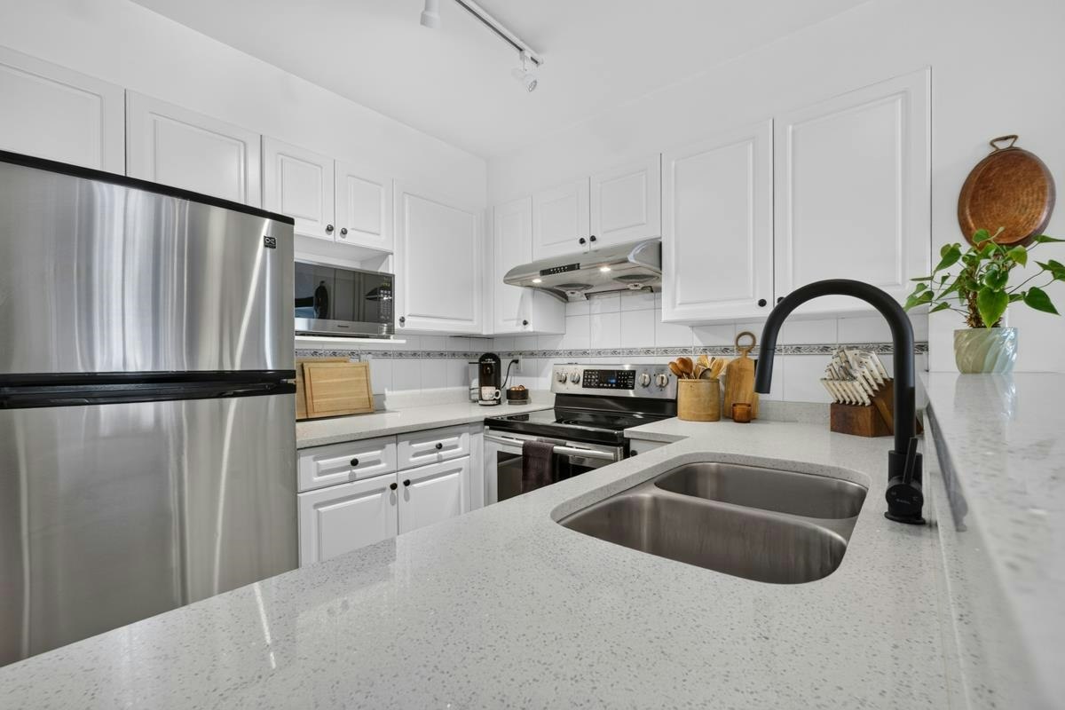 309-760 Kingsway - 2