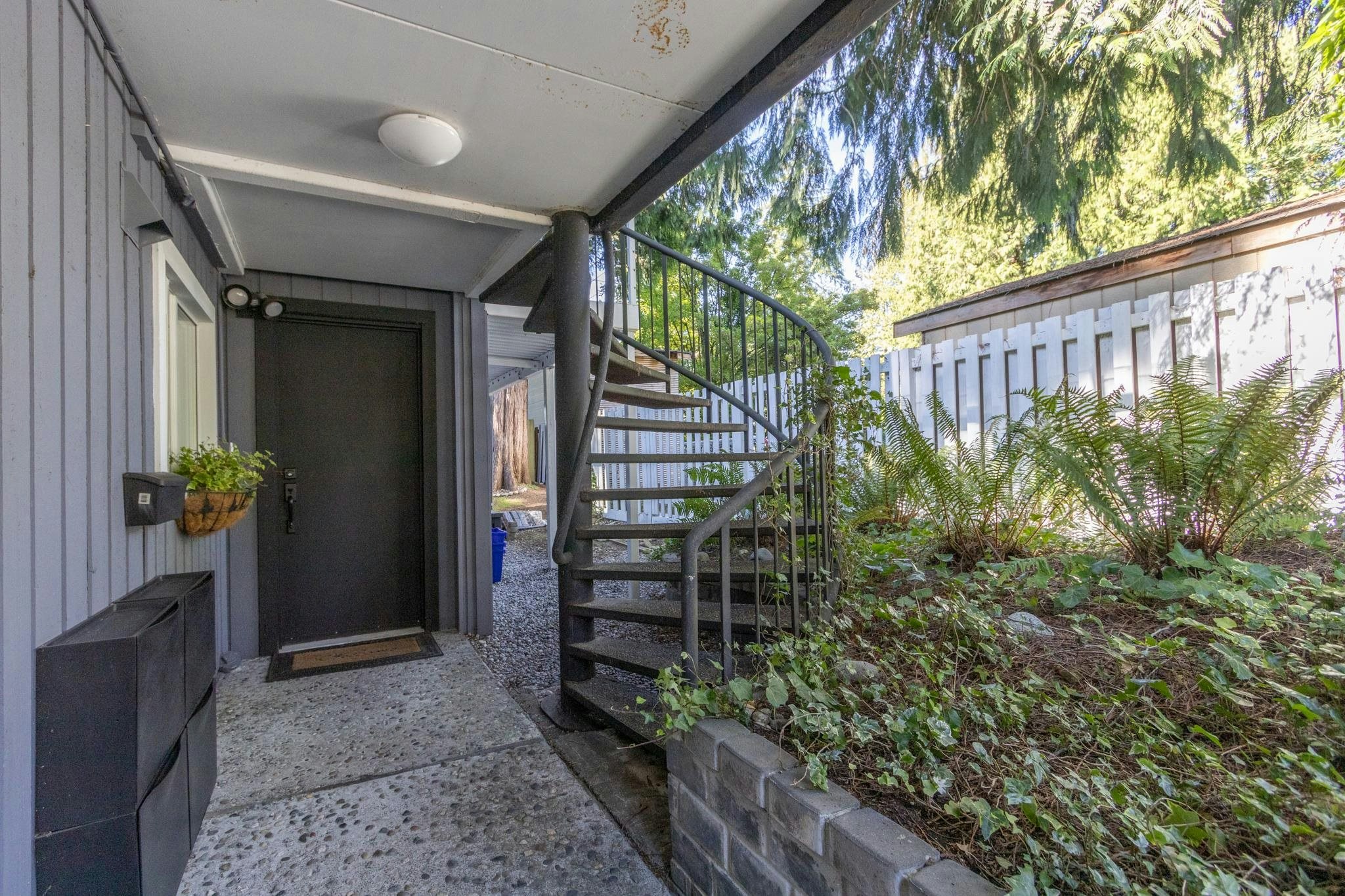 Suite-2673 Woodbine Drive, North Vancouver, BC, V7R 2R7 - 2
