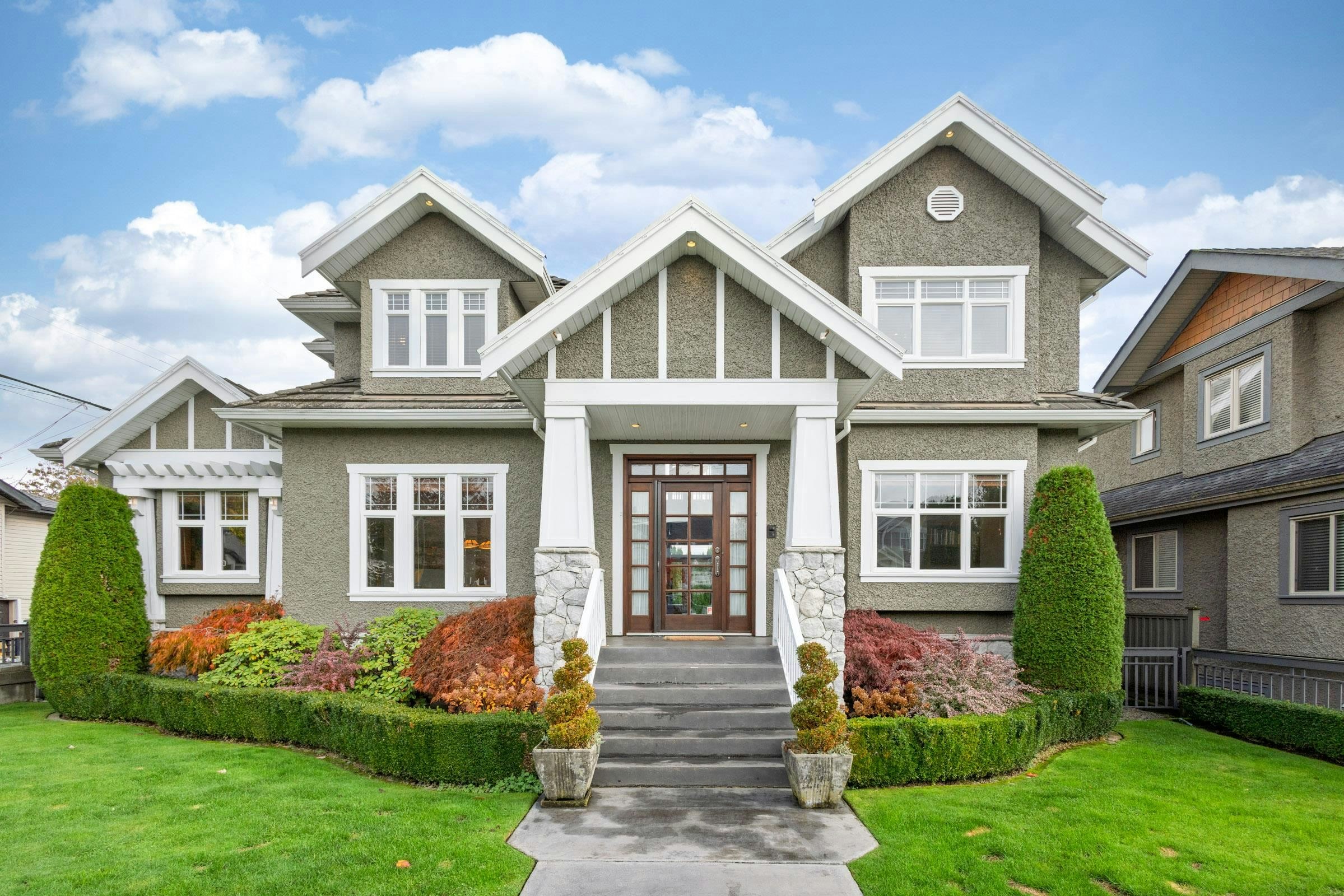 186 Macdonald Avenue, Burnaby, BC, V5C 4M5