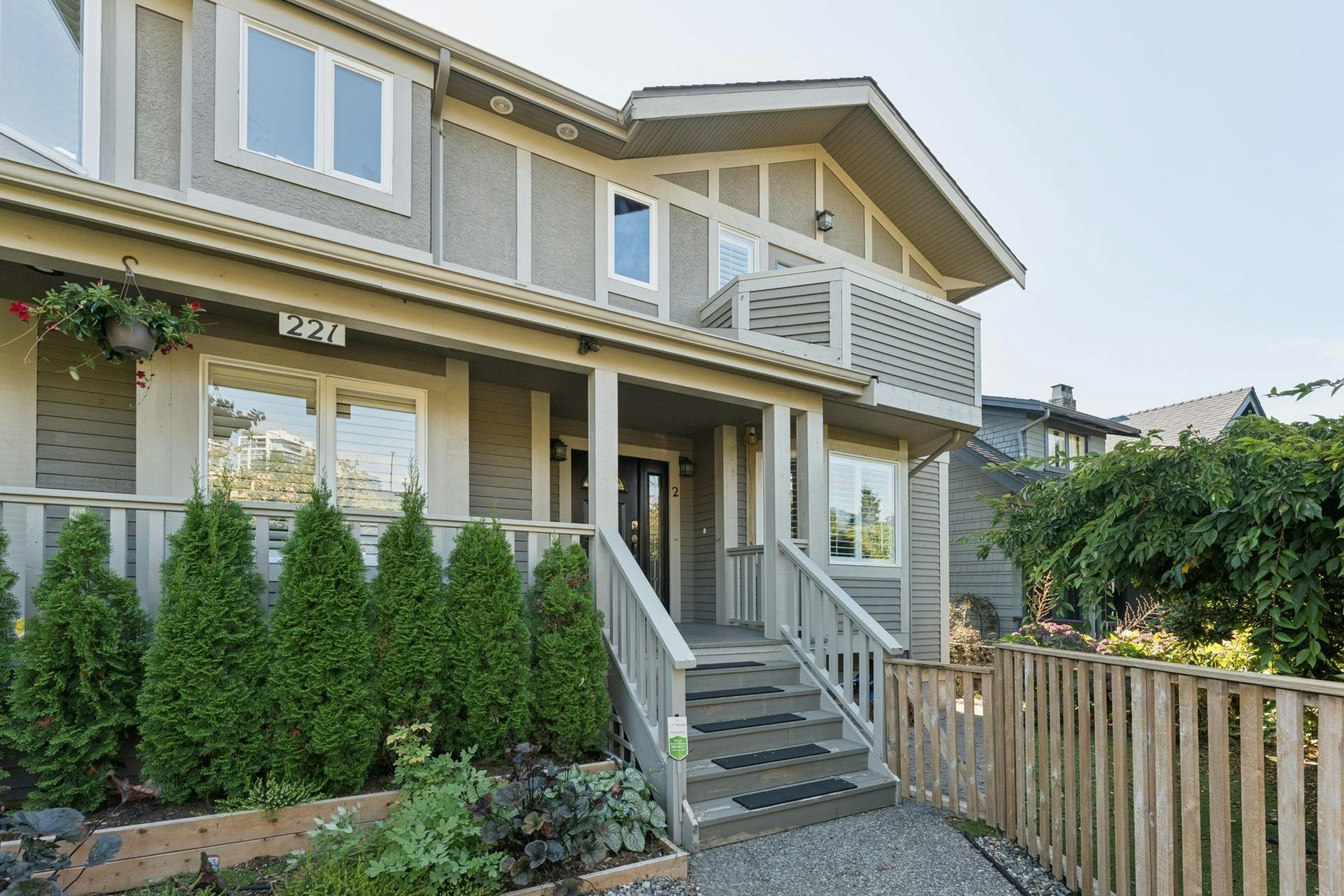 2-221 W 6th Street - 2