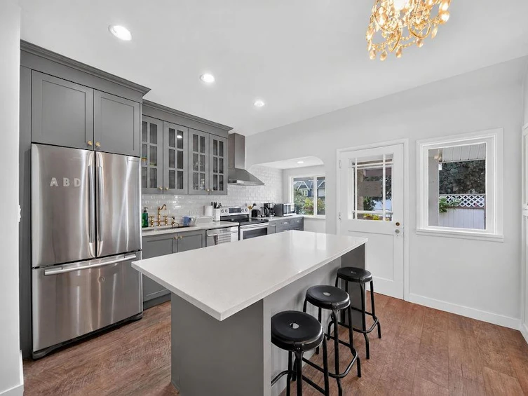 2984 W 39th Avenue, Vancouver, BC, V6N 2Z6 - 2
