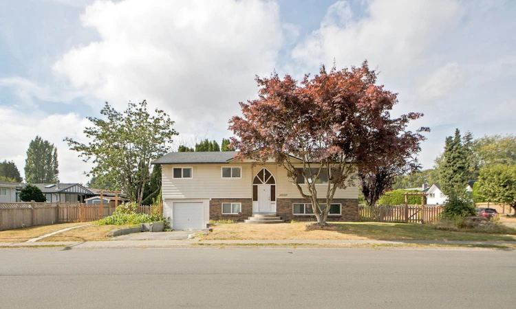 7567 114 Street