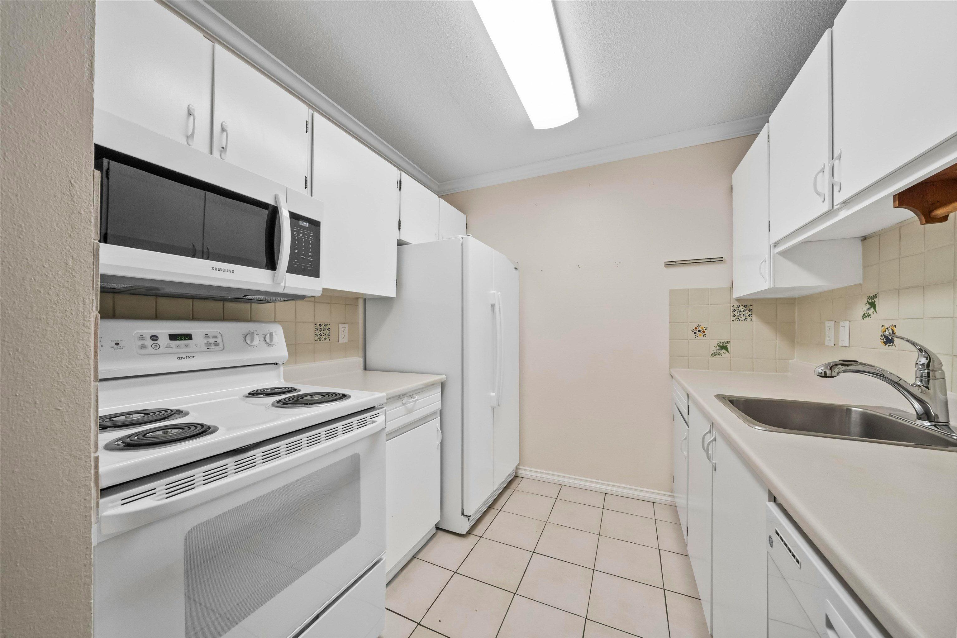 120-9300 Glenacres Drive - 3