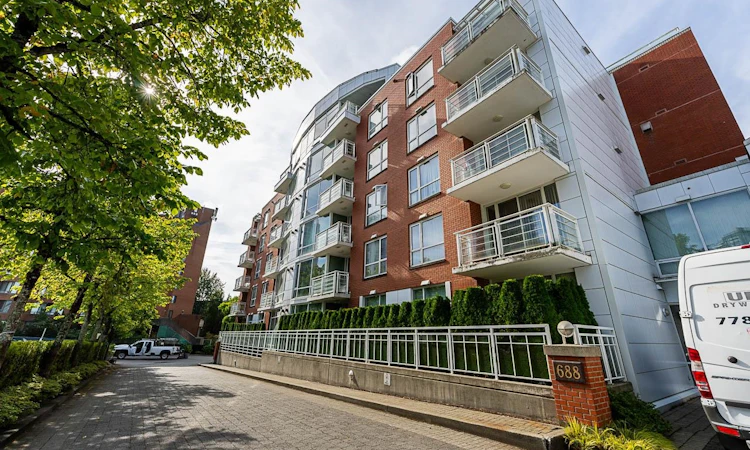 405-688 Fairchild Road