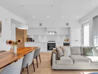 66 W King Edward Avenue - 2