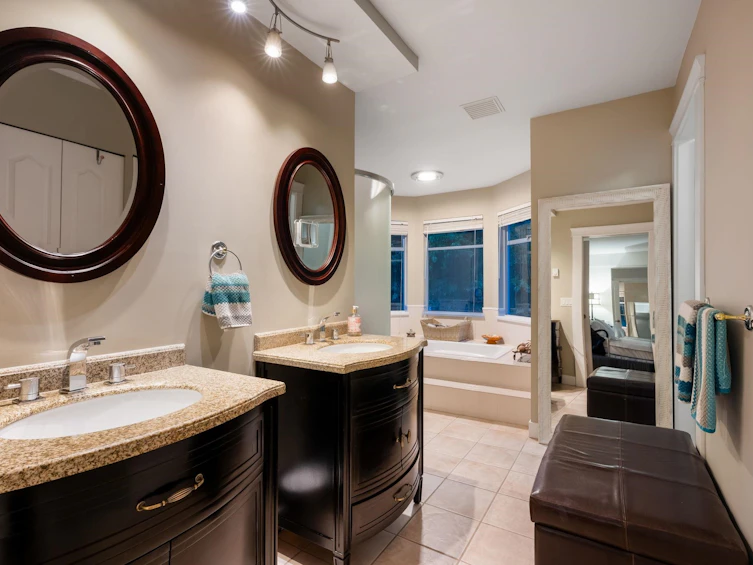15295 111a Avenue, Surrey, BC, V3R 0G4 - 15