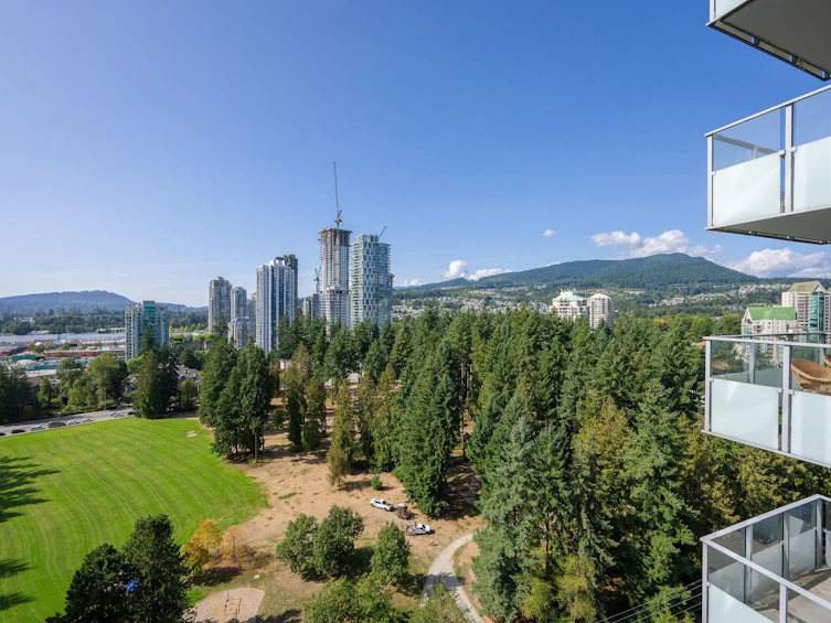 2207-3093 Windsor Gate, Coquitlam, BC, V3B 0N2 - 32