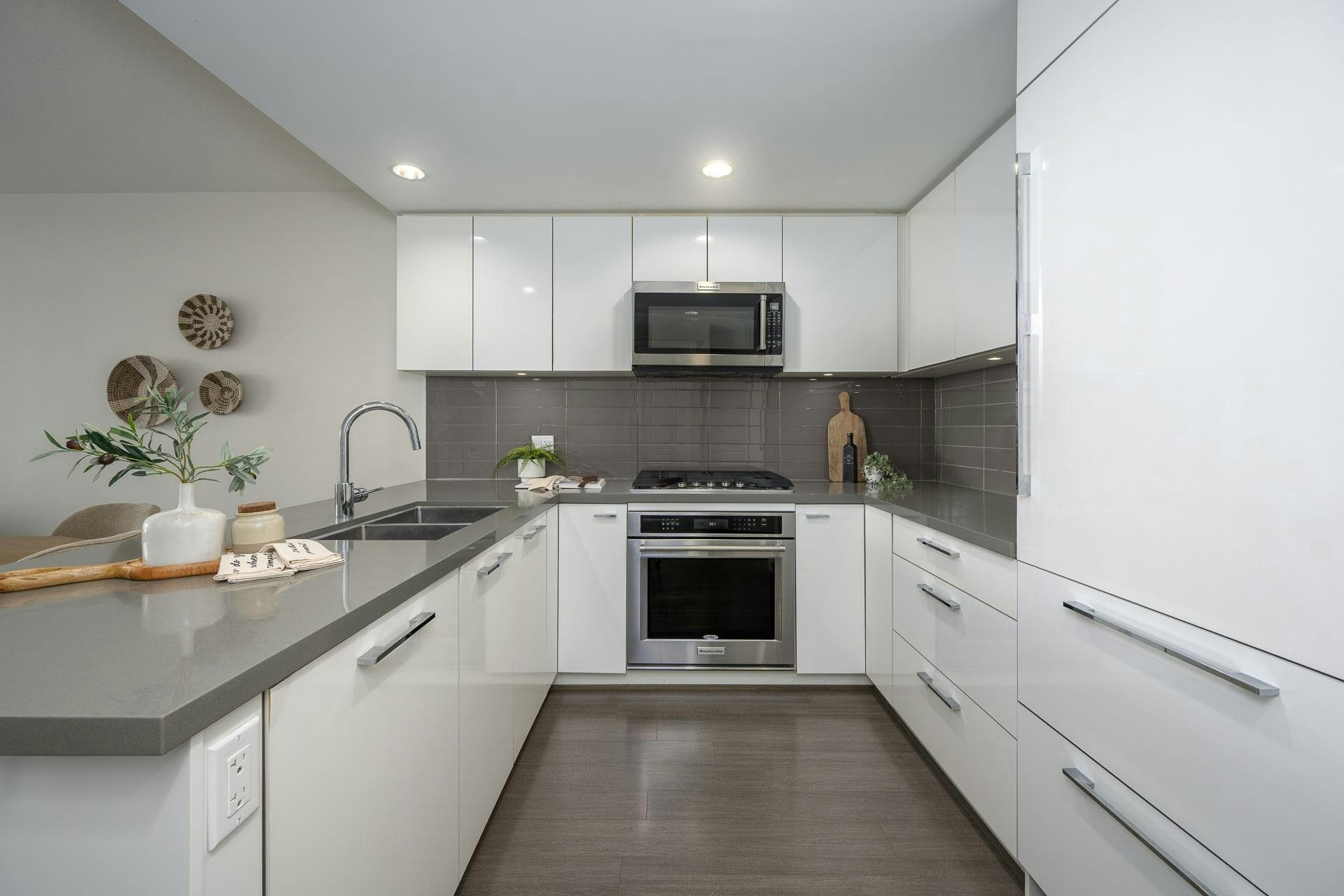 2207-3093 Windsor Gate, Coquitlam, BC, V3B 0N2 - 15