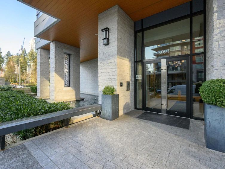 2207-3093 Windsor Gate, Coquitlam, BC, V3B 0N2 - 3