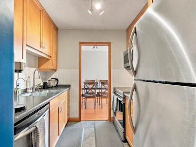 402-1127 Barclay Street - 4