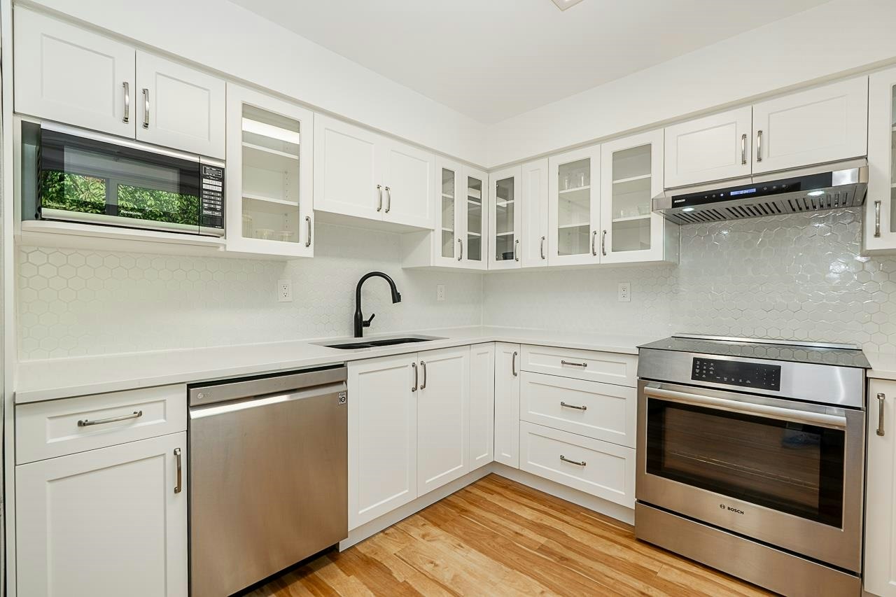 8328 Aspenwood Place, Burnaby, BC, V5A 3V3 - 14