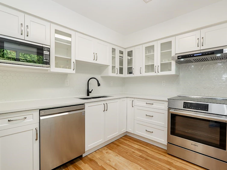 8328 Aspenwood Place, Burnaby, BC, V5A 3V3 - 14