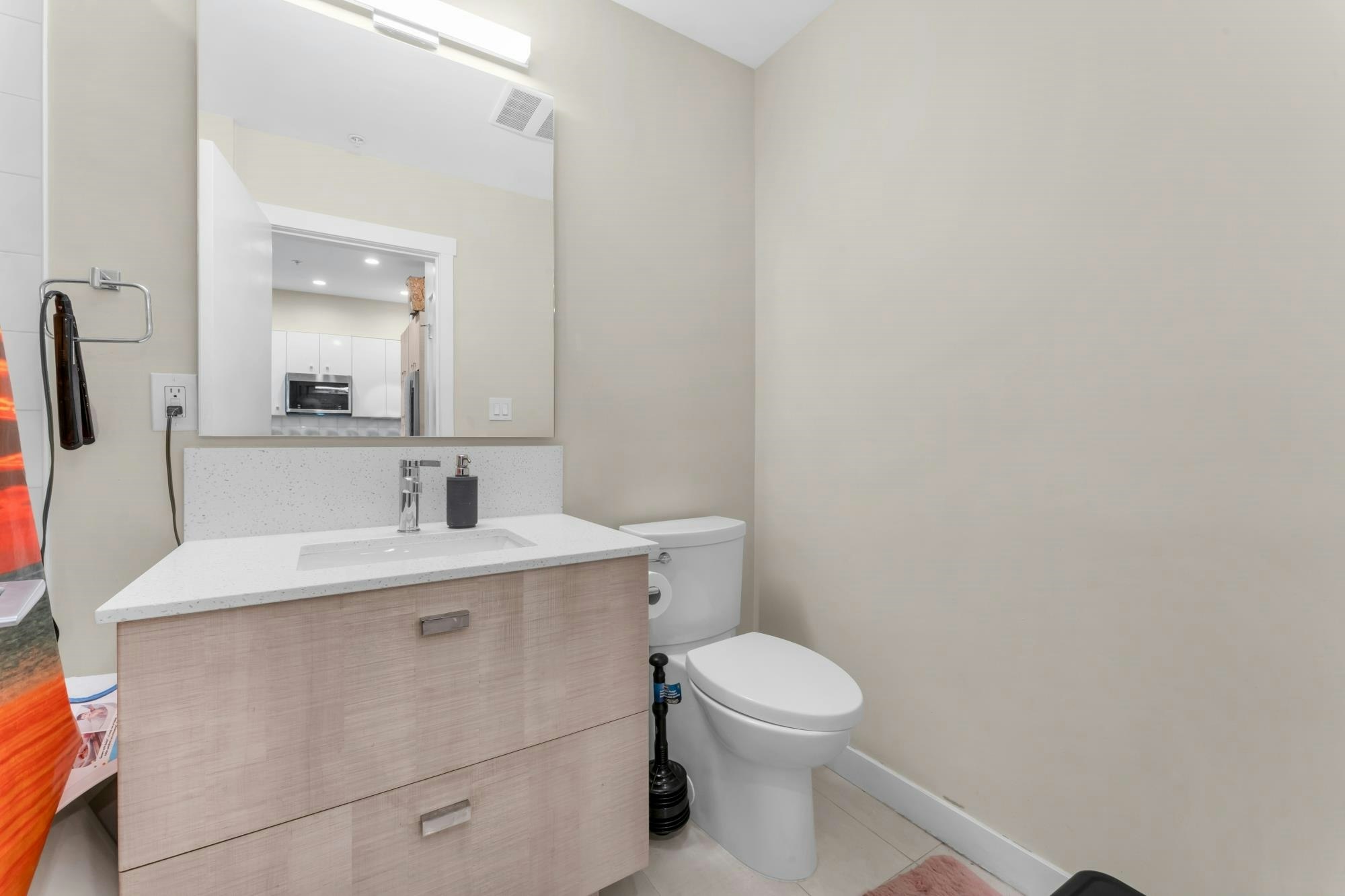 516-10838 Whalley Boulevard - 2
