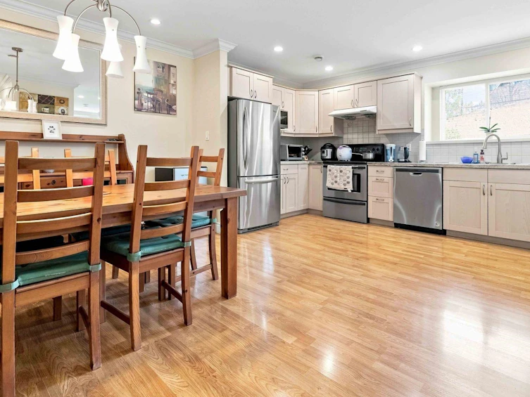 718 Delestre Avenue, Coquitlam, BC, V3K 2G3 - 3