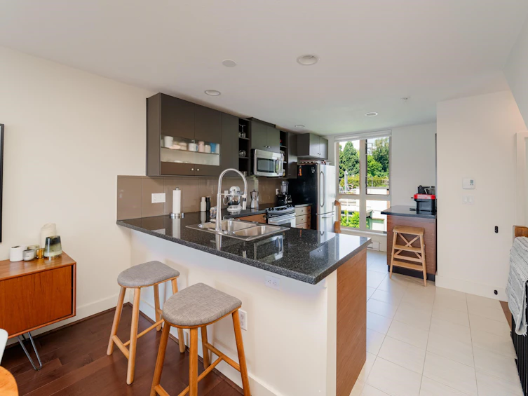 64-728 W 14th Street, North Vancouver, BC, V7M 0A8 - 2