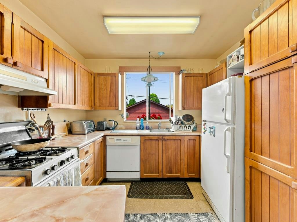 3017 E 17th Avenue, Vancouver, BC, V5M 2N5 - 8