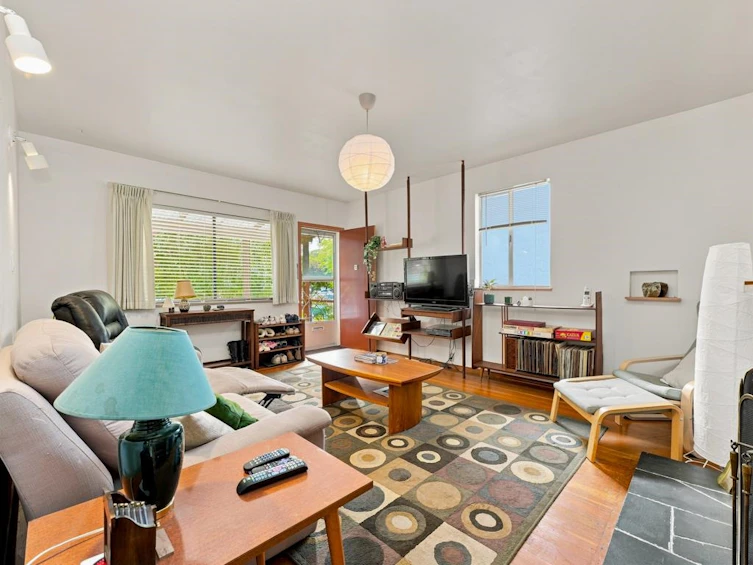 3017 E 17th Avenue, Vancouver, BC, V5M 2N5 - 3