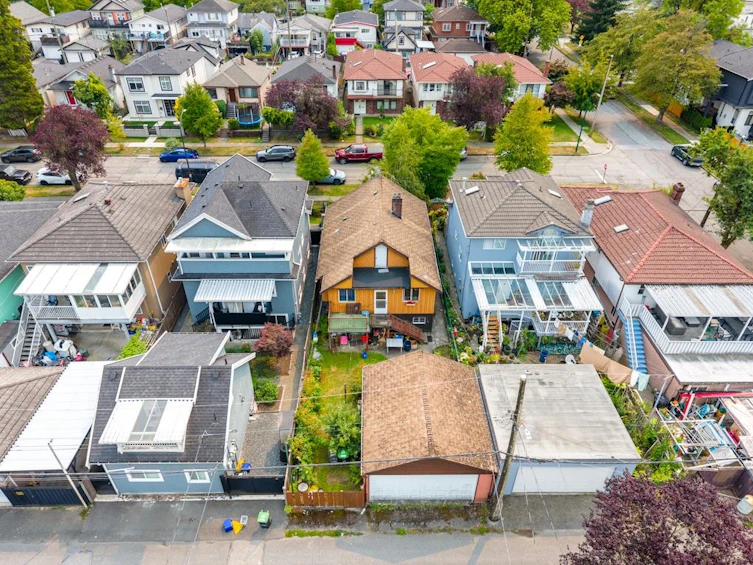 3017 E 17th Avenue, Vancouver, BC, V5M 2N5 - 35