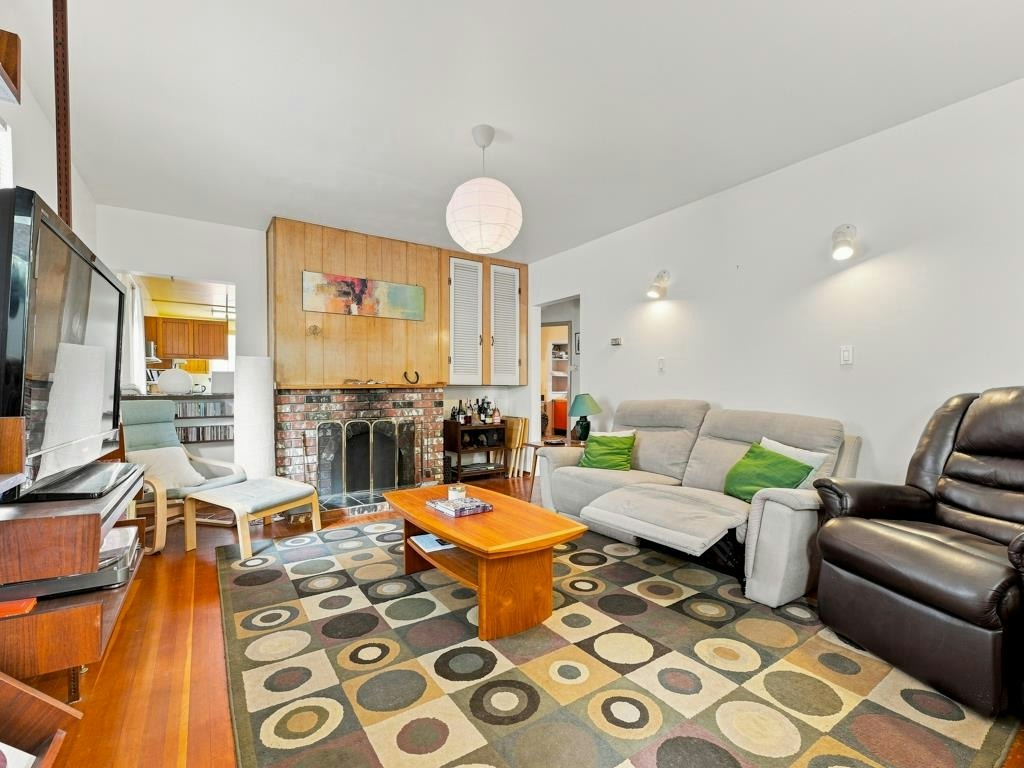 3017 E 17th Avenue, Vancouver, BC, V5M 2N5 - 5