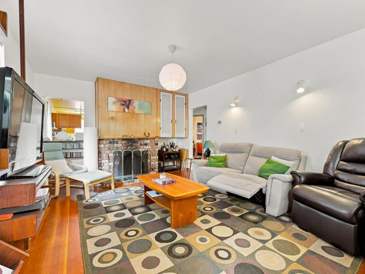 3017 E 17th Avenue, Vancouver, BC, V5M 2N5 - 5