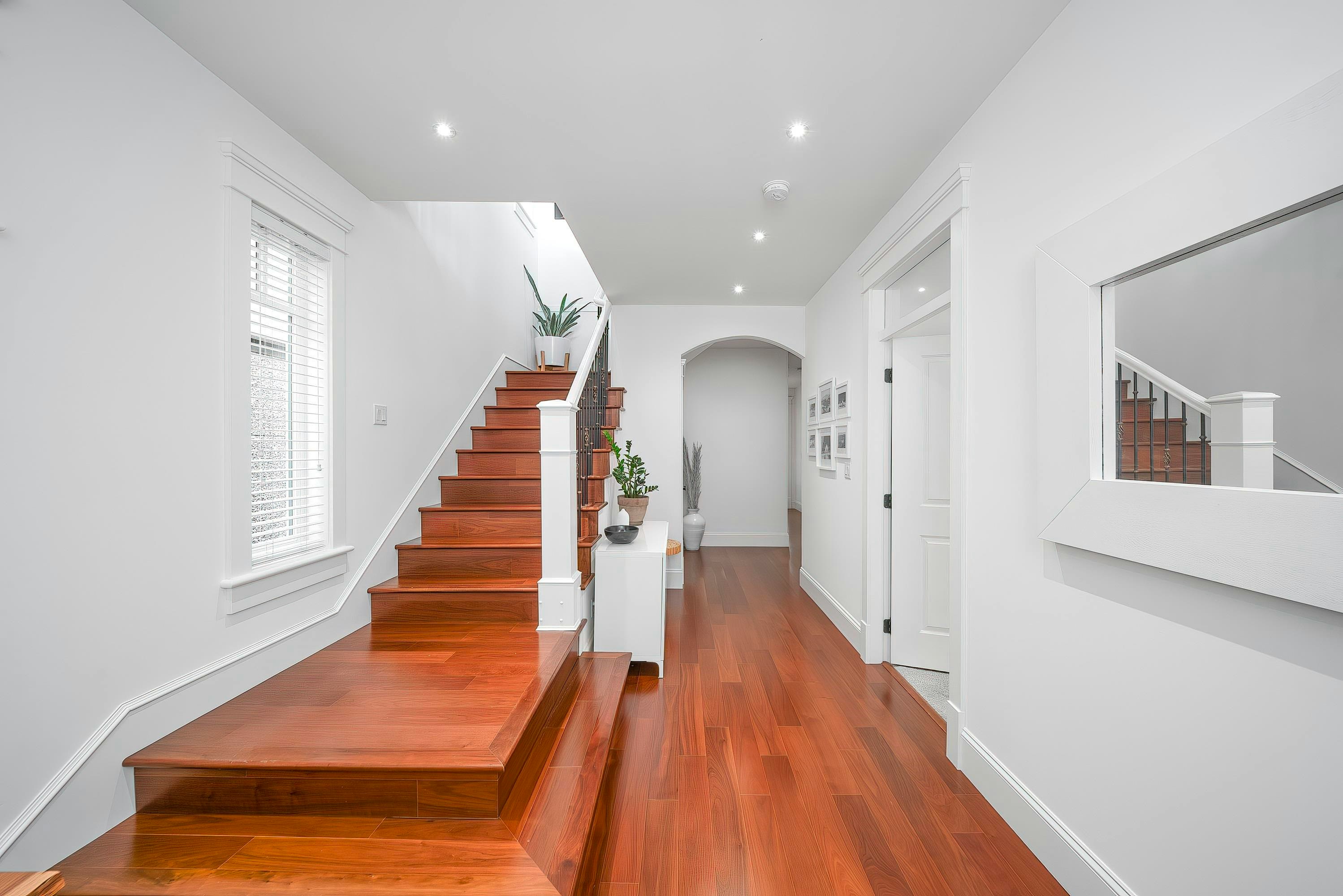 18 Hythe Avenue, Burnaby, BC, V5B 3H7 - 3