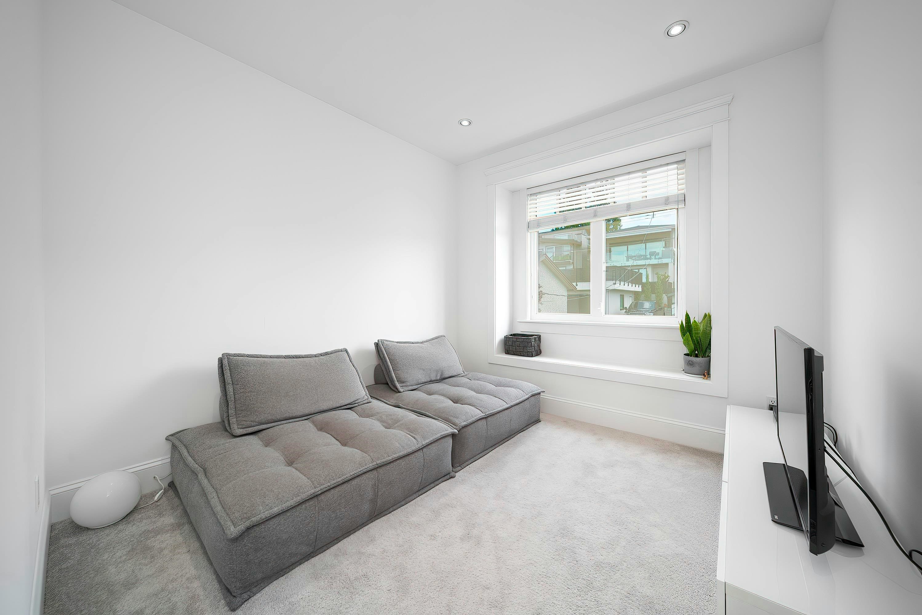 18 Hythe Avenue, Burnaby, BC, V5B 3H7 - 14