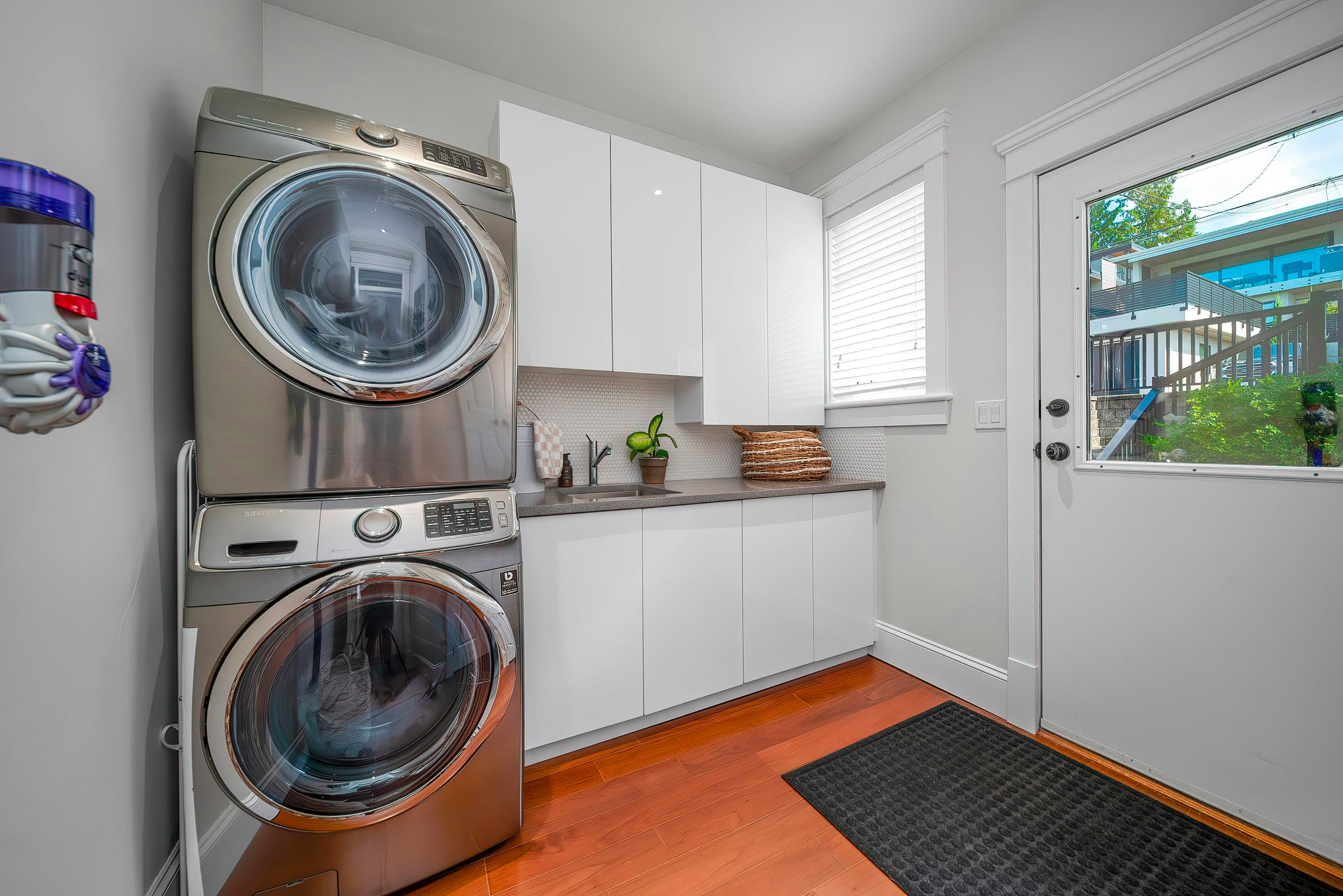 18 Hythe Avenue, Burnaby, BC, V5B 3H7 - 11