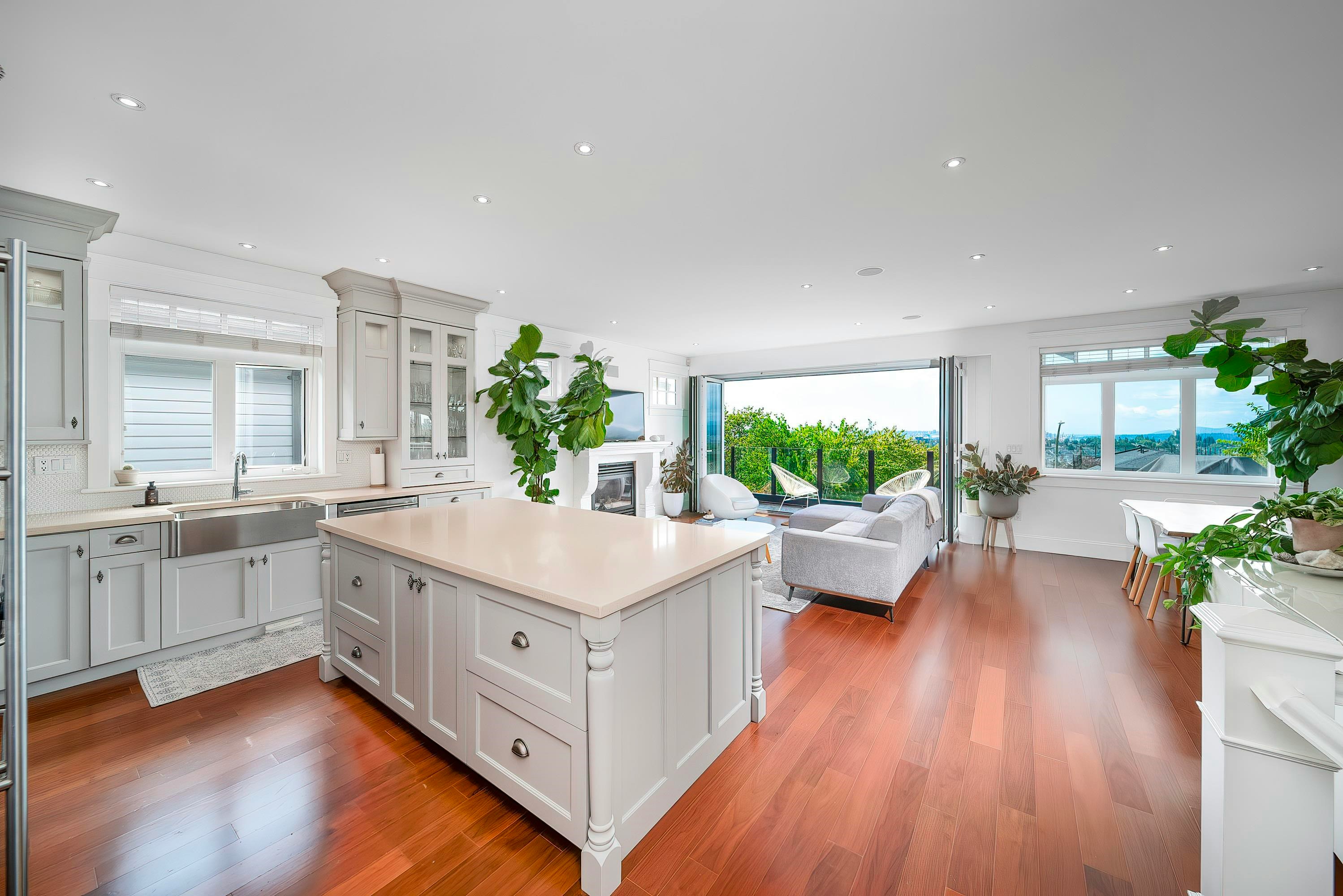 18 Hythe Avenue, Burnaby, BC, V5B 3H7 - 16
