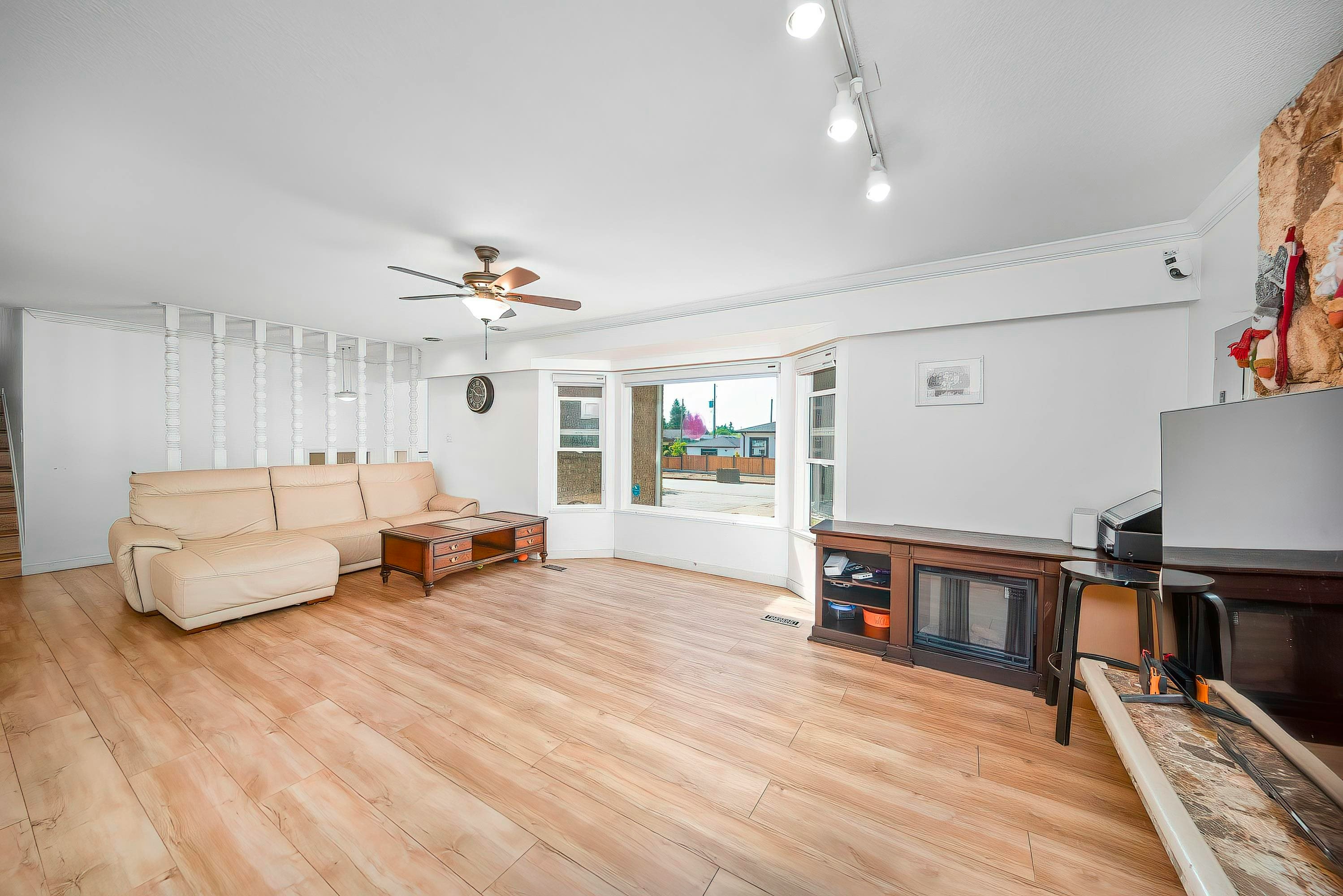 2011 Paulus Cres, Burnaby, BC, V5A 2M2 - 7
