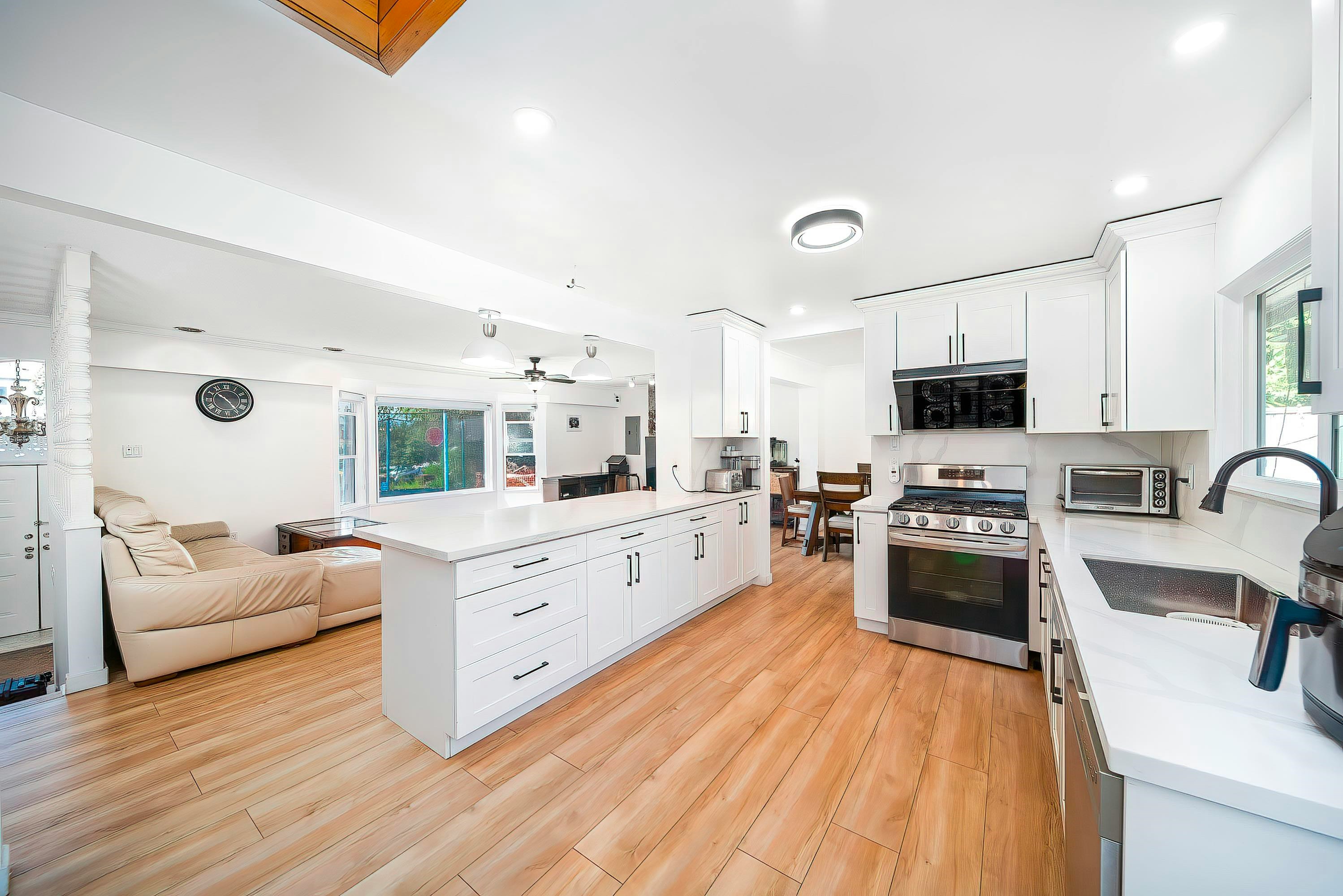 2011 Paulus Cres, Burnaby, BC, V5A 2M2 - 12