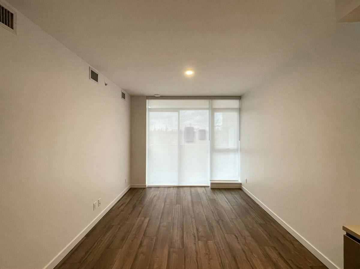 7XX-10448 University Dr, Surrey, BC, V3T 0S7 - 9