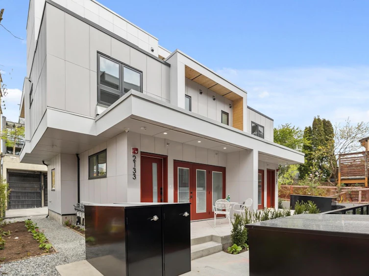 101-2137 E Pender Street, Vancouver, BC, V5L 1X3