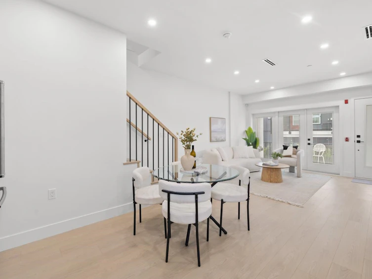 101-2137 E Pender Street, Vancouver, BC, V5L 1X3 - 9