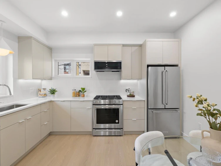 101-2137 E Pender Street, Vancouver, BC, V5L 1X3 - 10