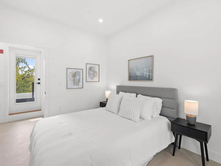 201-2135 E Pender Street, Vancouver, BC, V5L 1X3 - 19