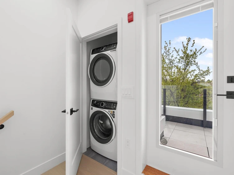 201-2135 E Pender Street, Vancouver, BC, V5L 1X3 - 24