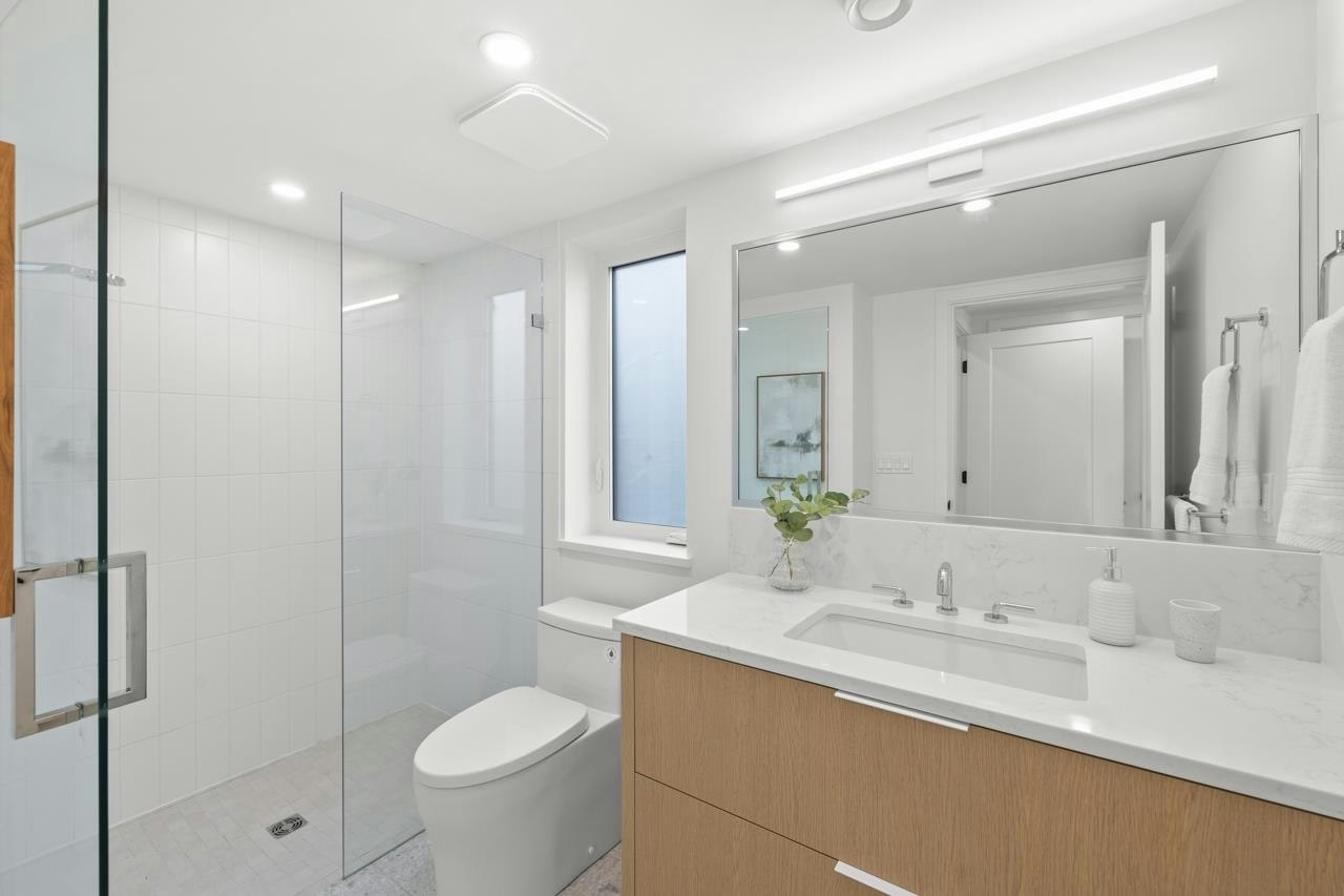 201-2135 E Pender Street, Vancouver, BC, V5L 1X3 - 14
