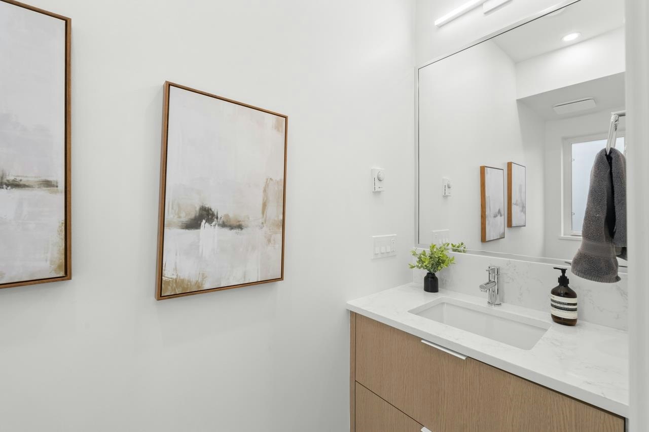 201-2135 E Pender Street, Vancouver, BC, V5L 1X3 - 11