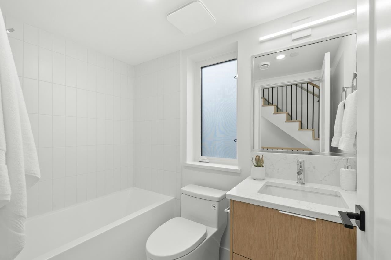 201-2135 E Pender Street, Vancouver, BC, V5L 1X3 - 17