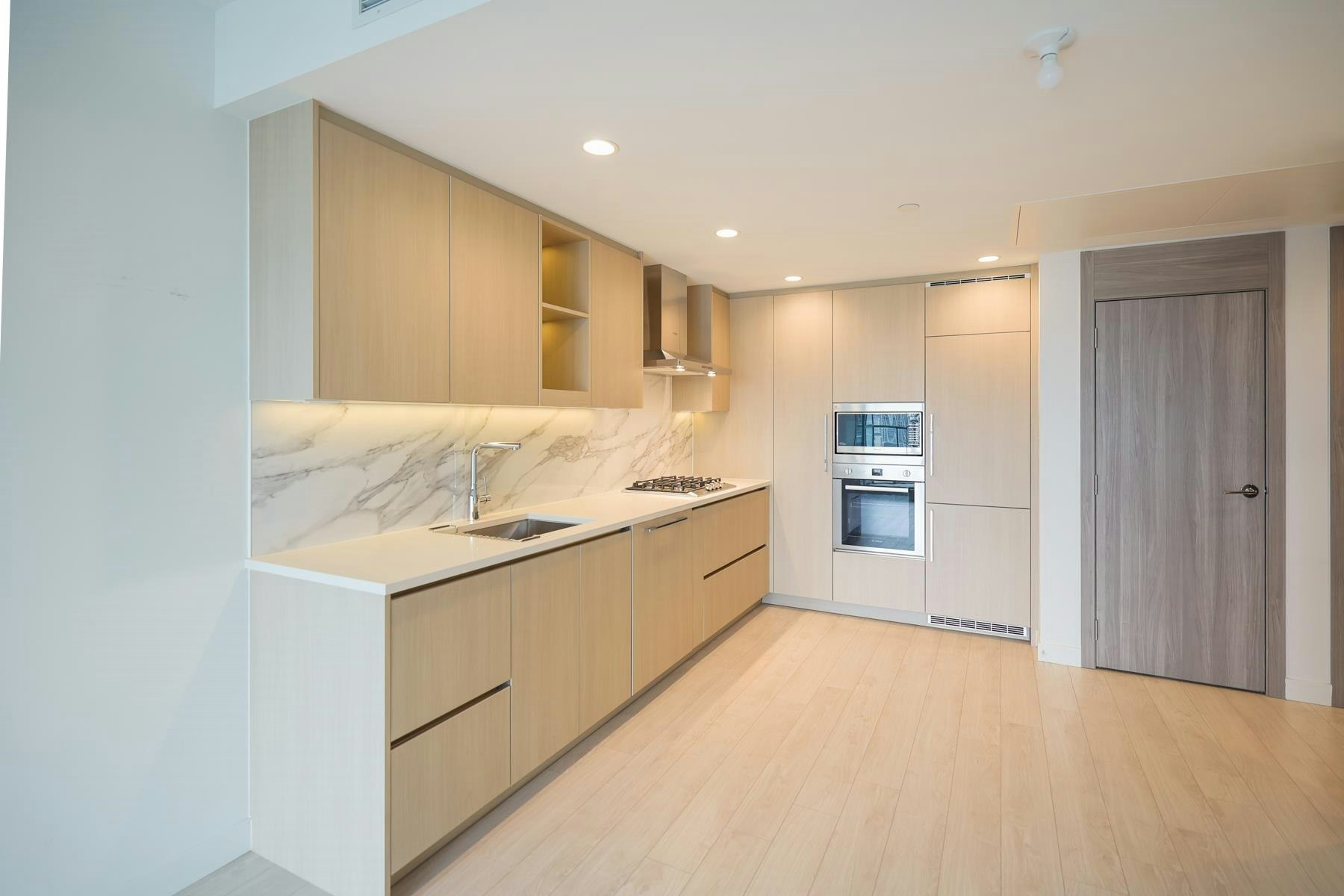 1210-4880 Lougheed Highway, Burnaby, BC, V5C 0N1 - 2