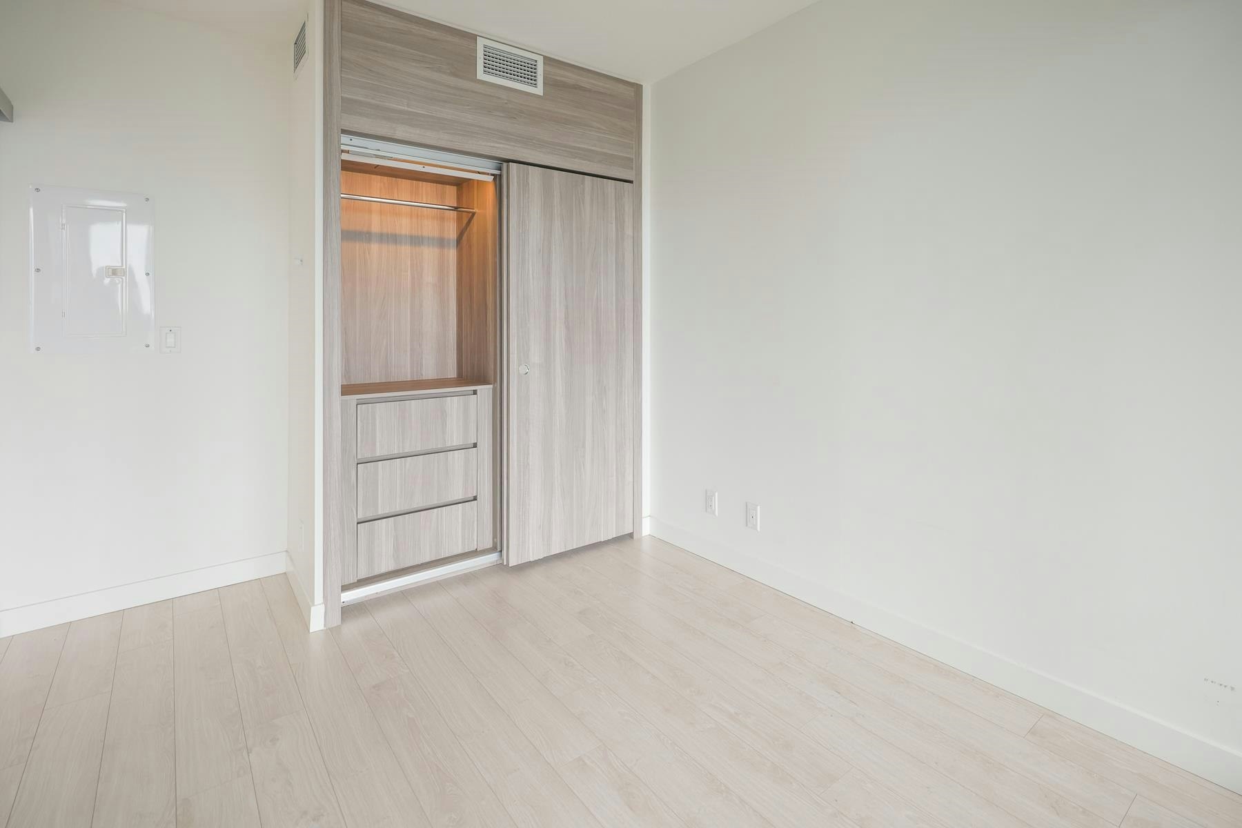 1210-4880 Lougheed Highway, Burnaby, BC, V5C 0N1 - 11